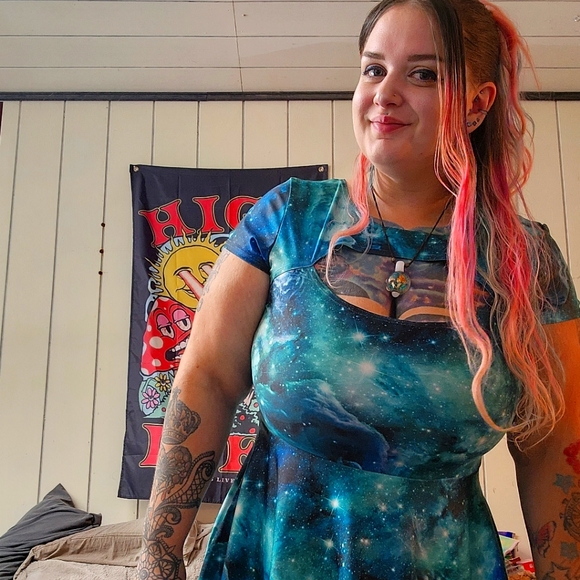 Meet your Posher, Jessica - Picture 1 of 1